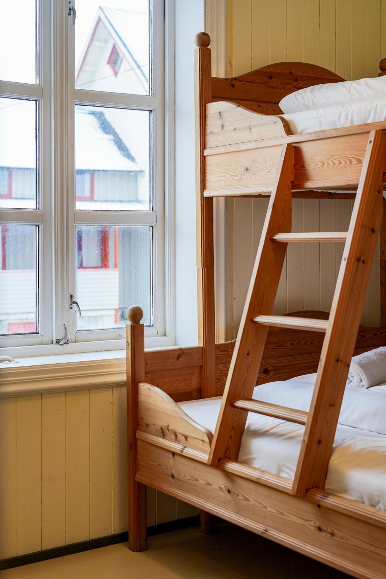 Heimbrygga Restaurant & Accommodation Skrova Eksteriør billede